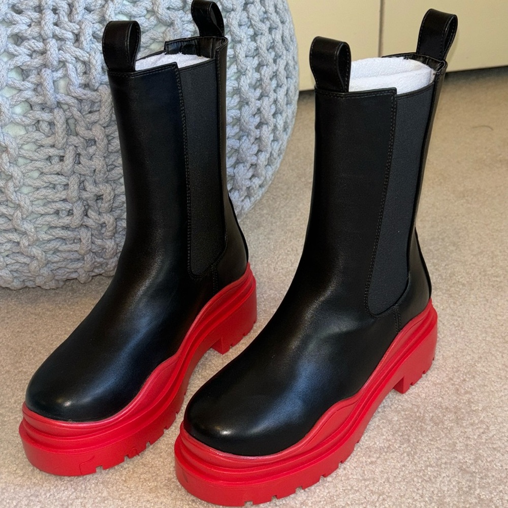 NWT Black boots with red sole size 7 never worn
